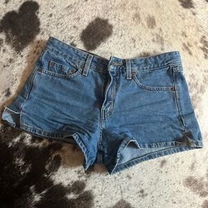 LEVI Jean shorts!